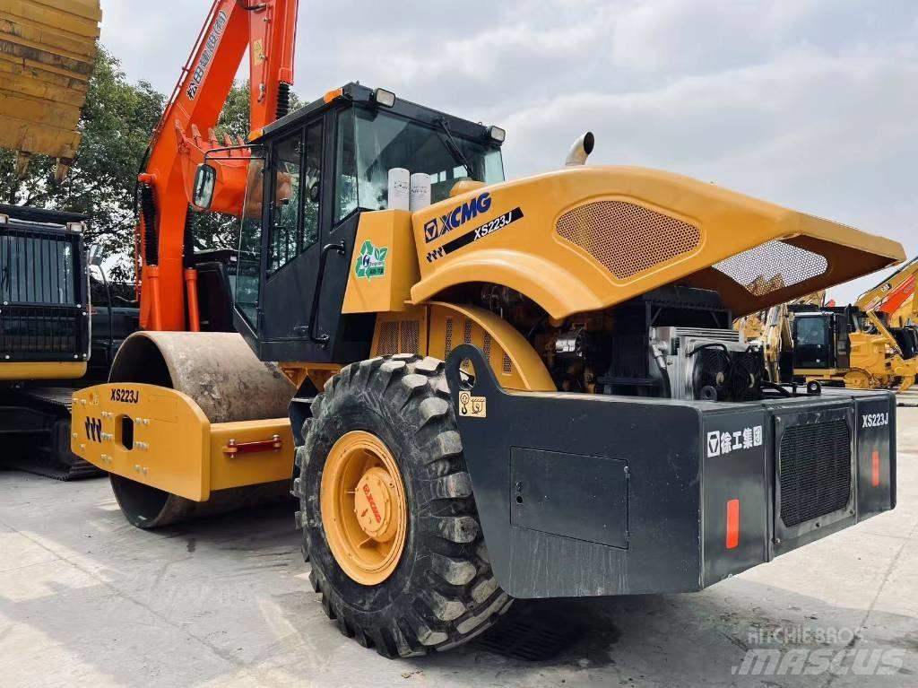 XCMG XS 223 J Single drum rollers