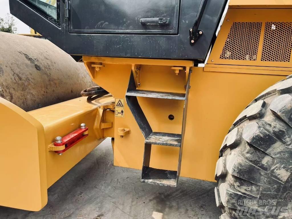 XCMG XS 223 J Single drum rollers