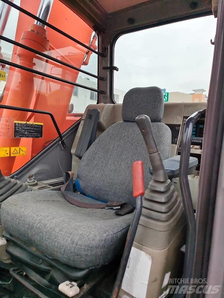 Hitachi ZX 135 US Crawler excavators