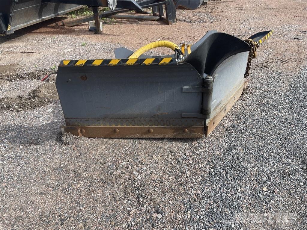  Vilakone Nivelaura Compact tractor attachments
