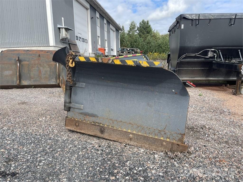  Vilakone Nivelaura Compact tractor attachments