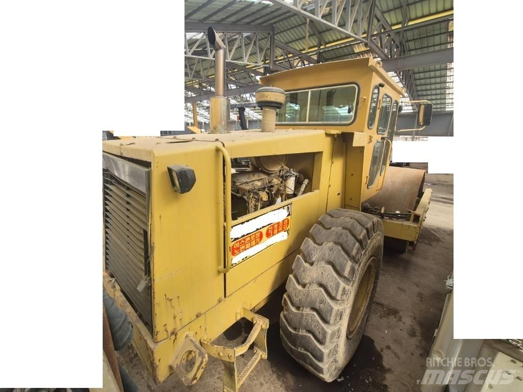 CAT CS 563 Twin drum rollers