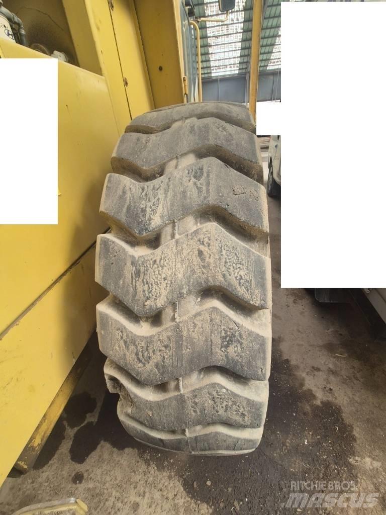 CAT CS 563 Twin drum rollers