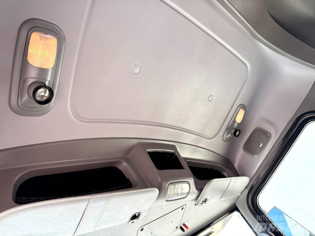 Peterbilt 367 Tractor Units