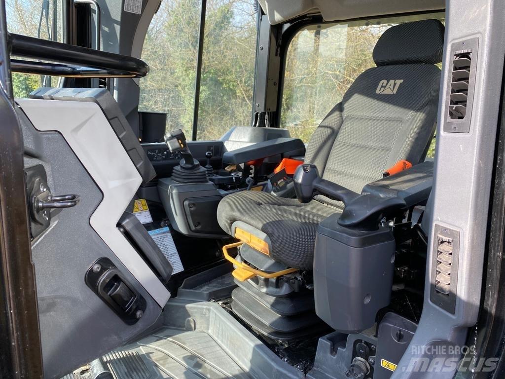 CAT D 6 Crawler dozers
