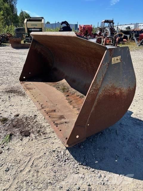  Leonardi Skopa Buckets