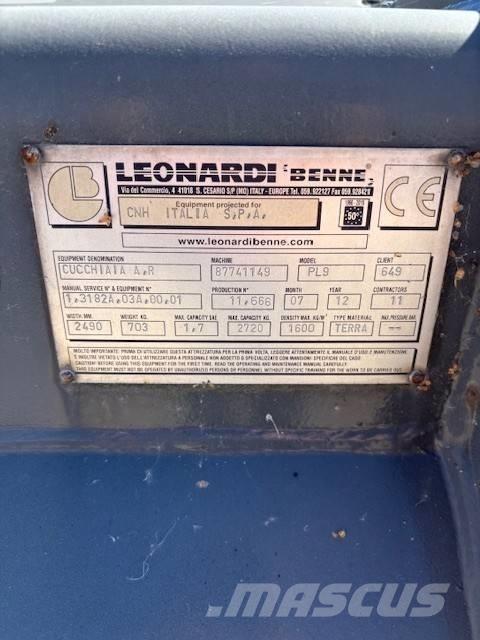  Leonardi Skopa Buckets