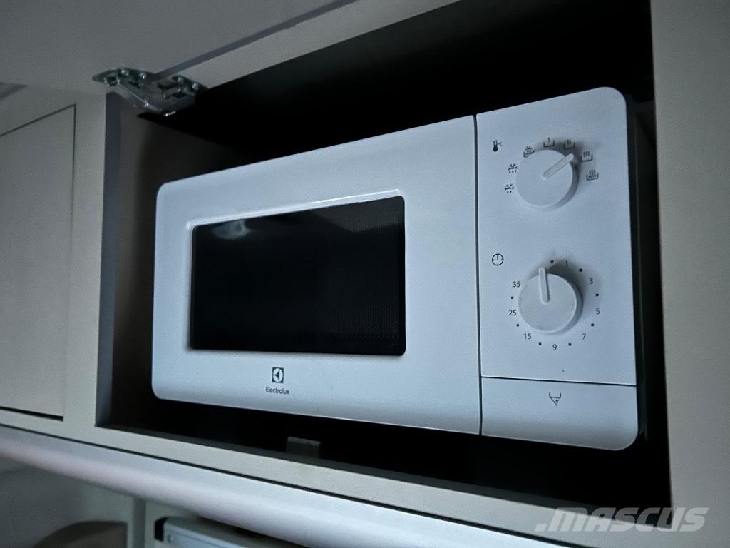 Mercedes-Benz 2853 Chassis Cab trucks