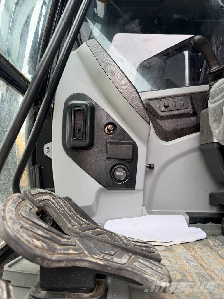 Hyundai HX 220 Crawler excavators