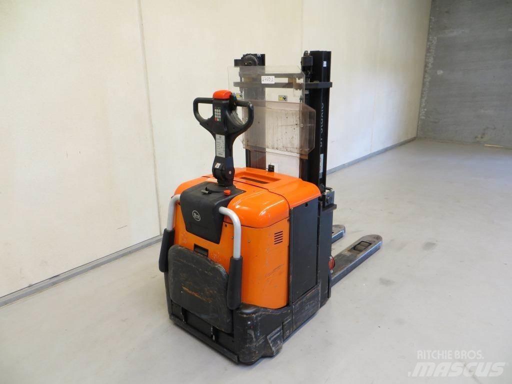 BT SPE125 Self propelled stackers