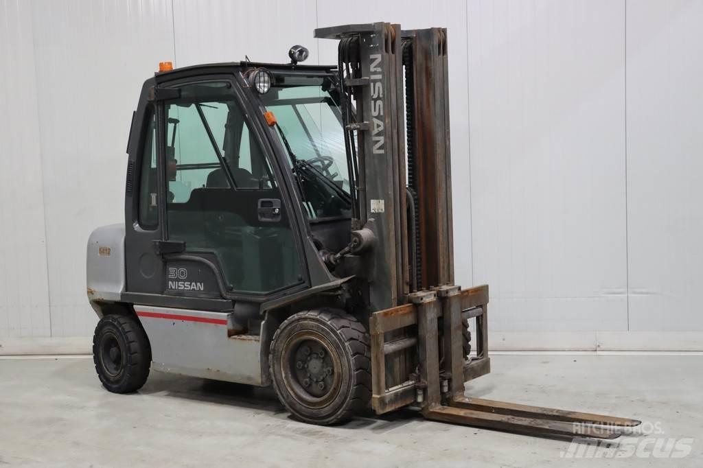 Nissan FGD02A30Q Diesel trucks
