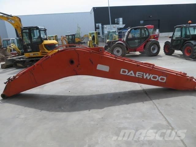 Daewoo DX 225 LC Chassis and suspension