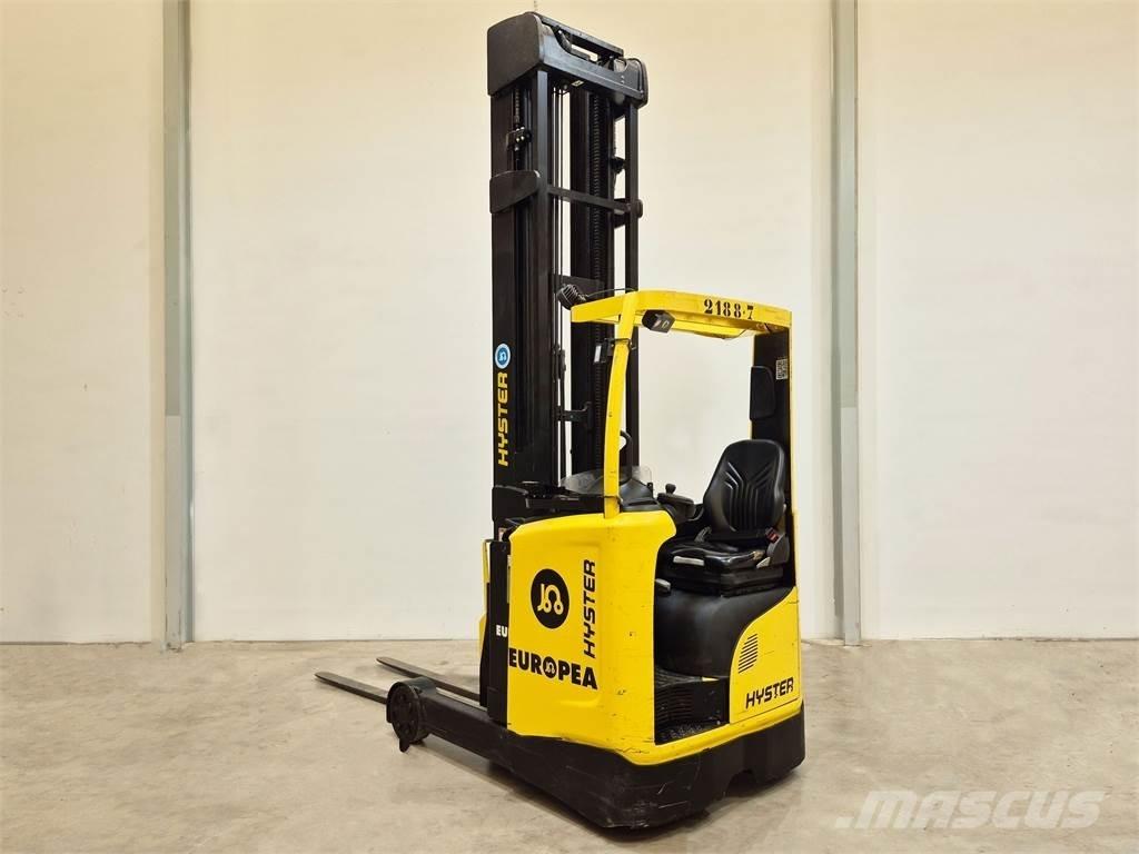 Hyster R1 6 HD Reach trucks