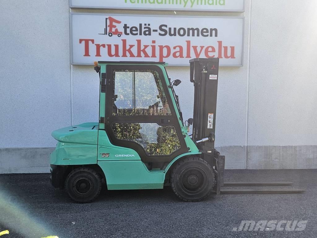 Mitsubishi FD35N Diesel trucks