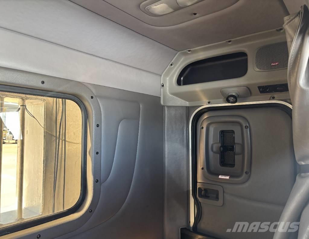 Peterbilt 389 Tractor Units