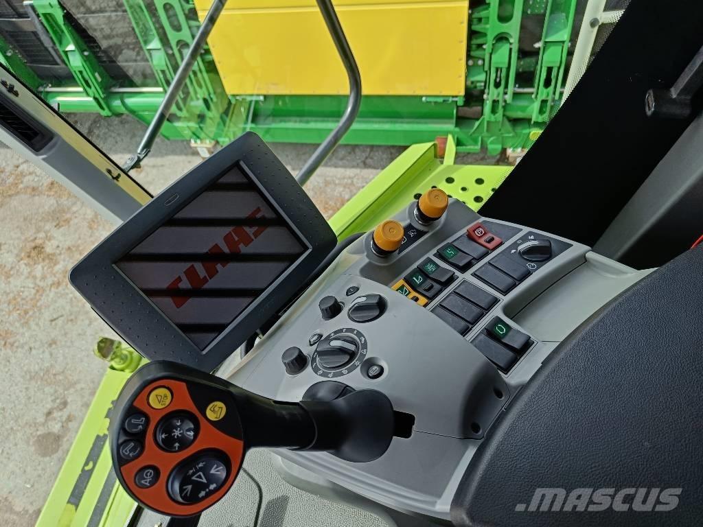 CLAAS Lexion 670 Combine harvesters