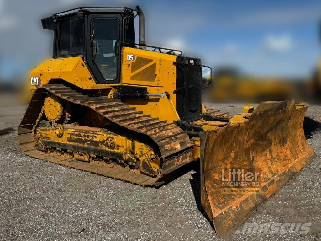 CAT D 5 Crawler dozers