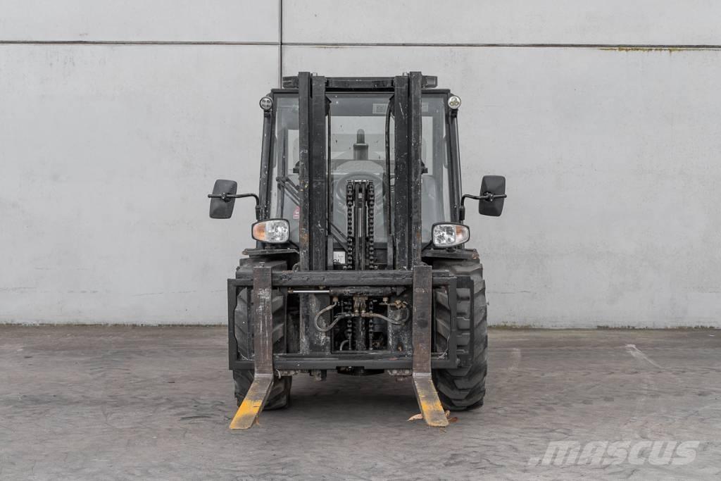 Manitou MC 30-4 Diesel trucks