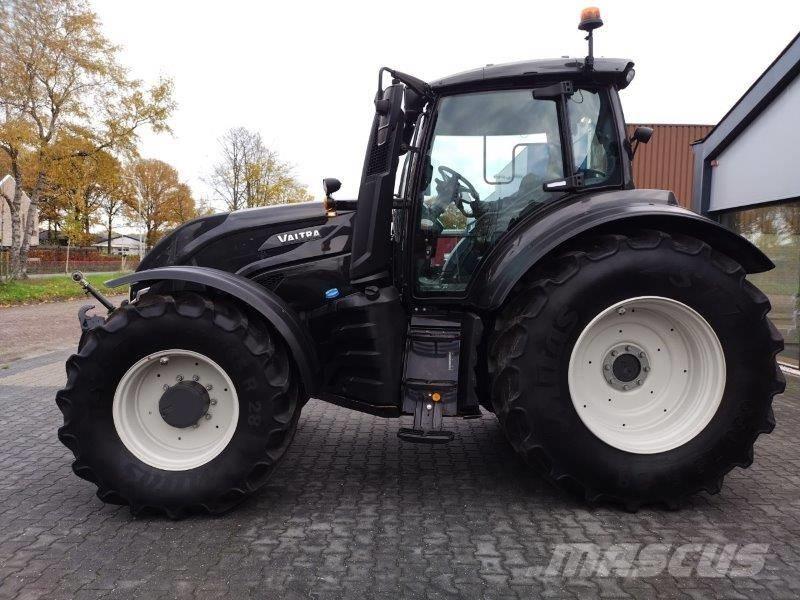 Valtra T235 Versu Tractors