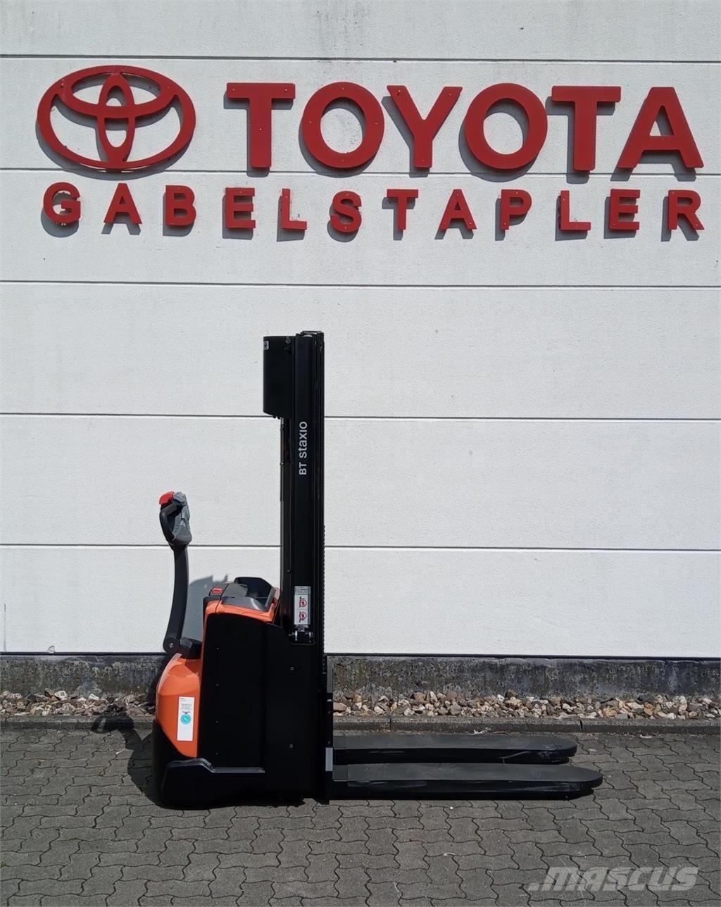 Toyota SWE140L Self propelled stackers