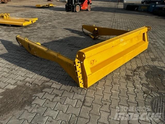 CAT 725 TAIL GATE Articulated Dump Trucks (ADTs)