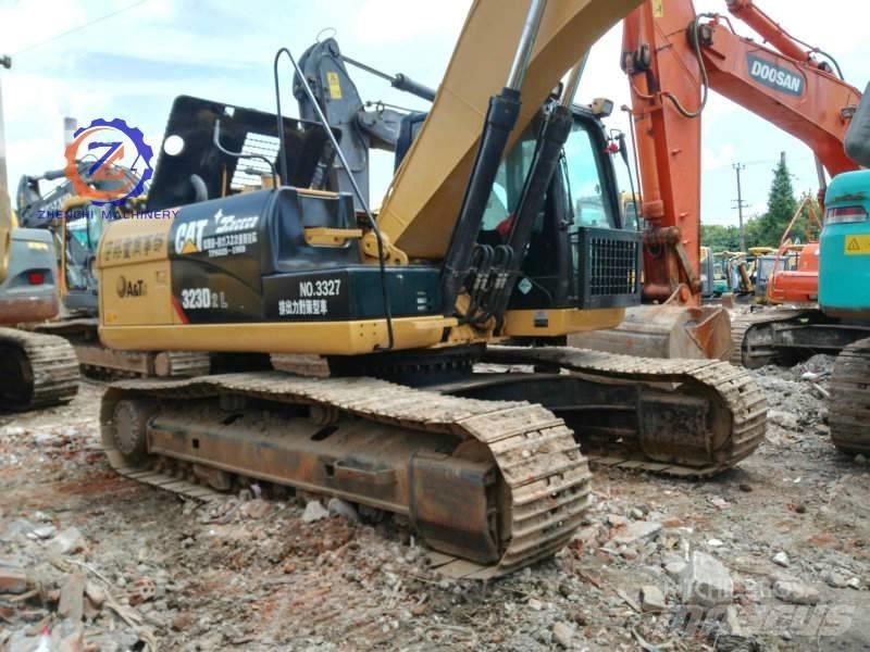 CAT 323 D L Crawler excavators