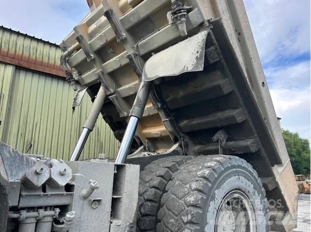 Komatsu HD605-7 Rigid dump trucks