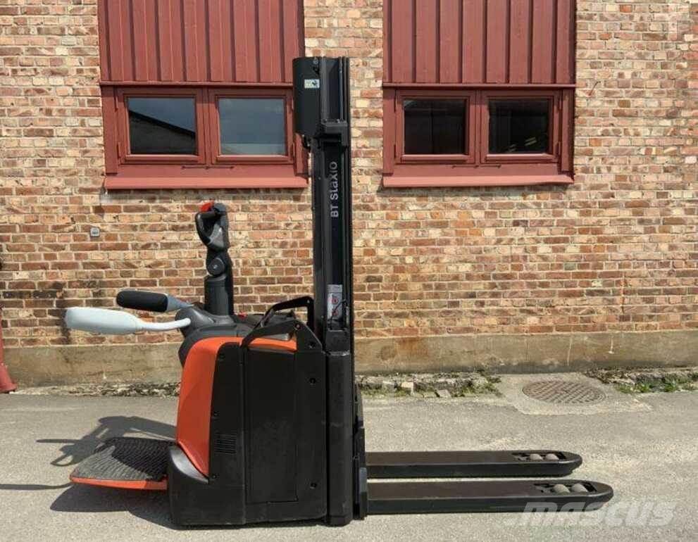 BT SPE 120 L Pedestrian stacker