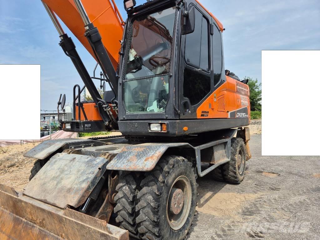 Doosan DX 210 W Wheeled excavators