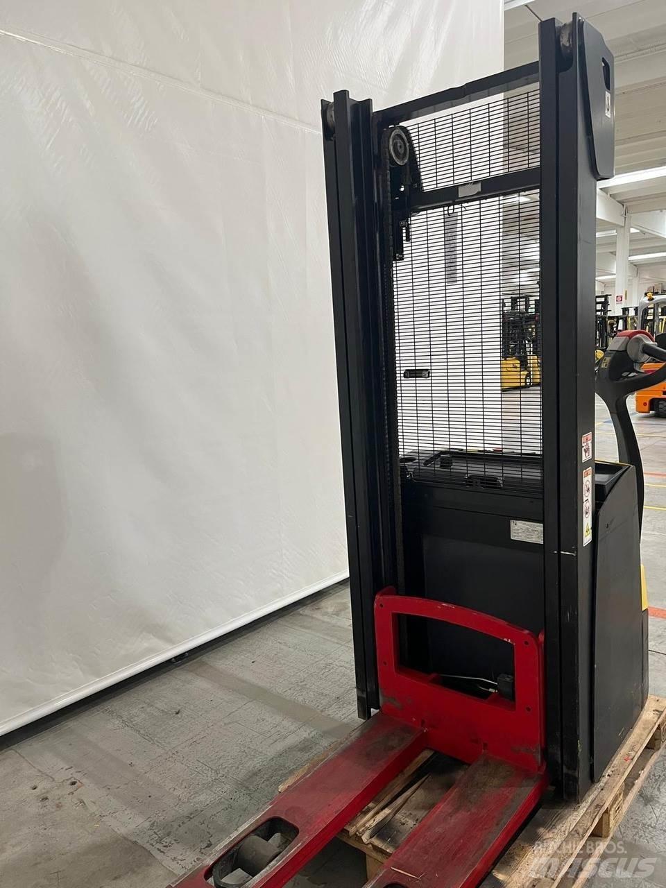 Hyster S1.2 Pedestrian stacker