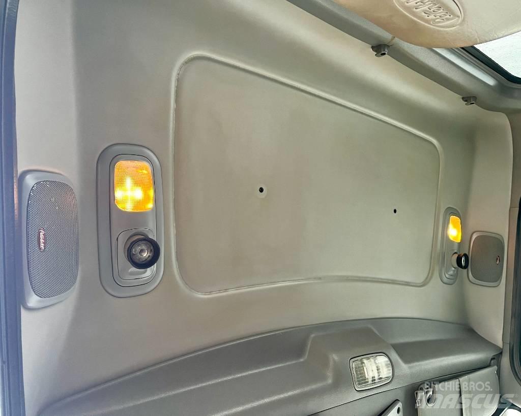 Peterbilt 367 Tractor Units