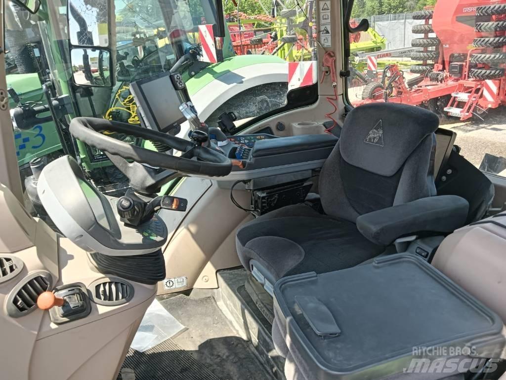 Fendt 718 Vario Tractors