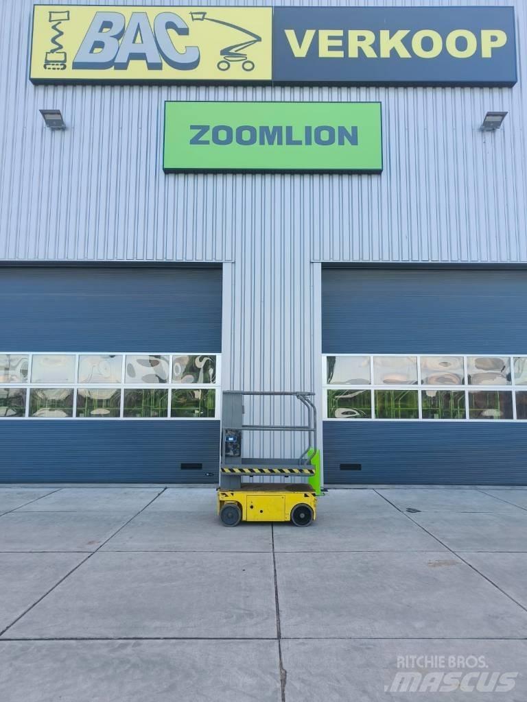 UpRight TM12 Vertical mast lifts