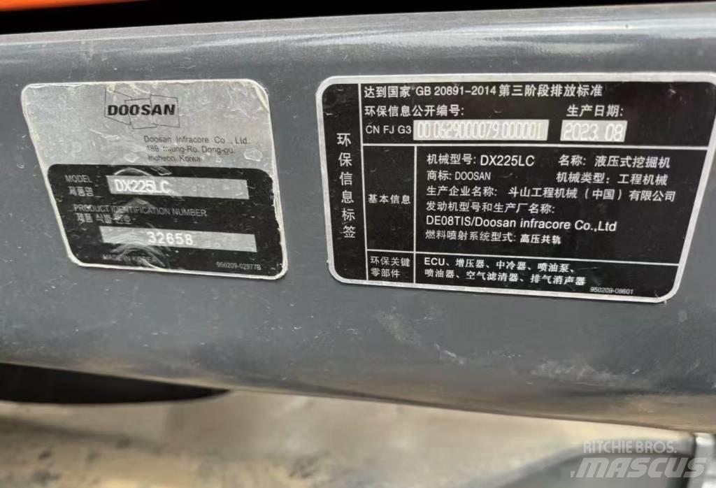Doosan DX 225 Crawler excavators