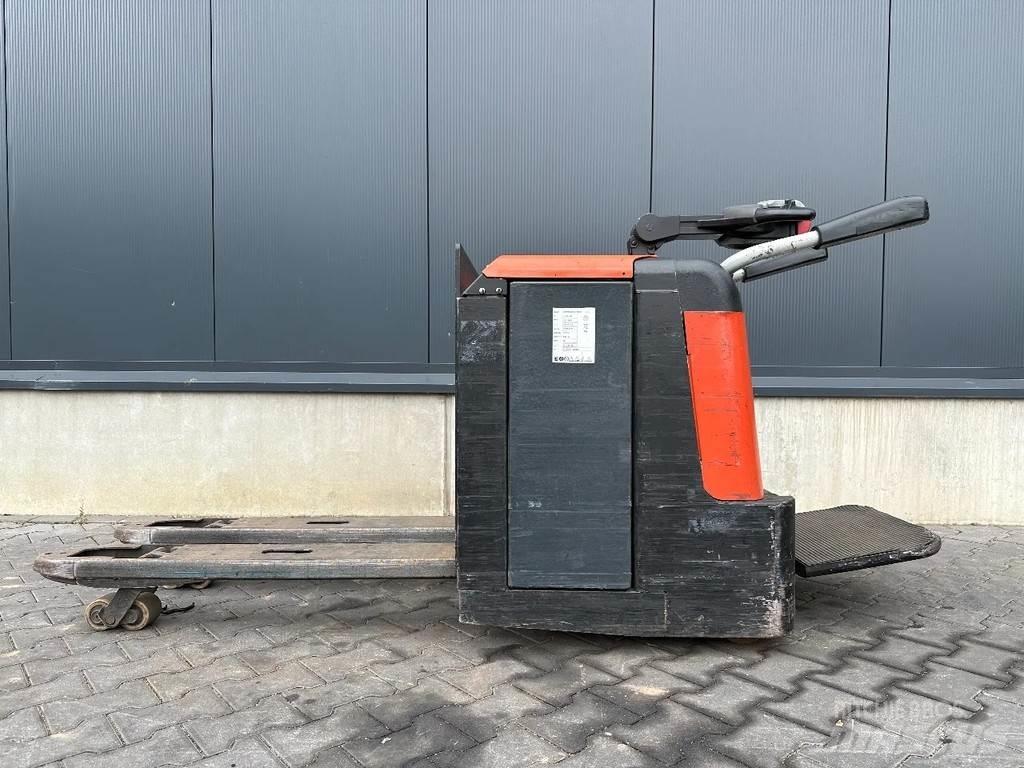 BT LPE240/M Pedestrian stacker