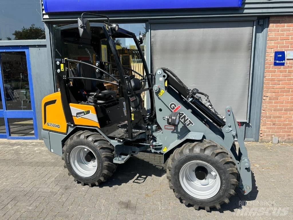 GiANT G 2500 HD Multi purpose loaders