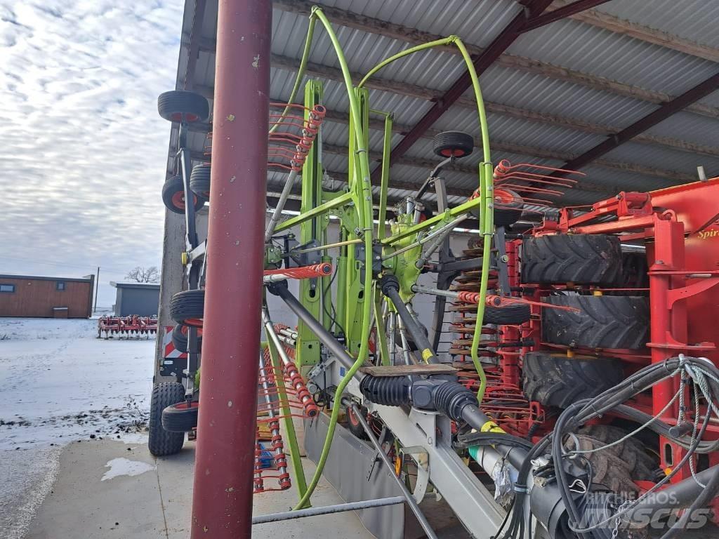 CLAAS Liner 2900 Rakes and tedders