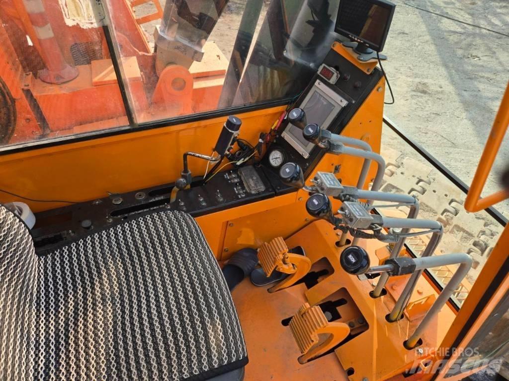 Sumitomo LS138RH Tracked cranes