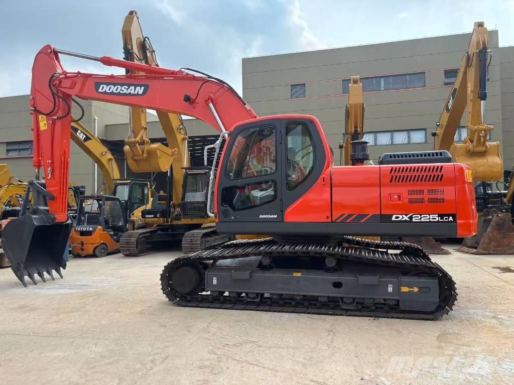 Doosan DX 225 Crawler excavators