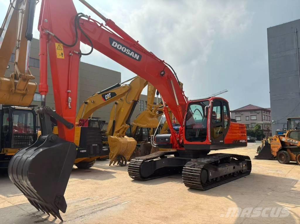 Doosan DX 225 Crawler excavators