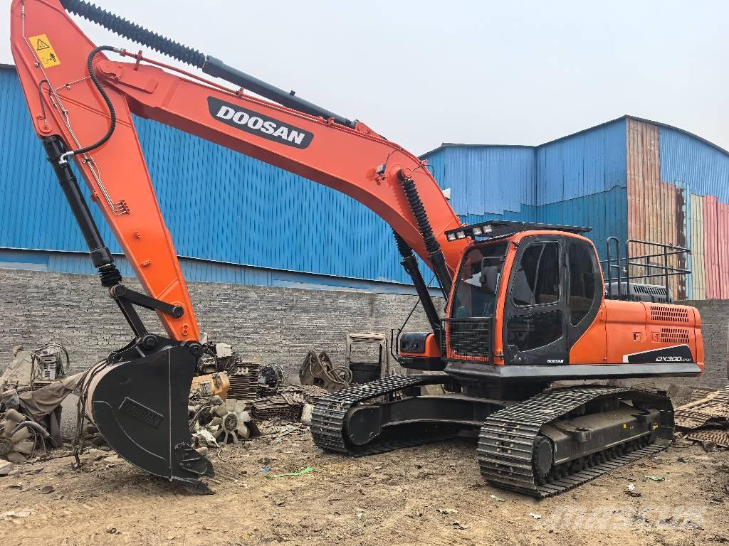 Doosan DX300 Crawler excavators