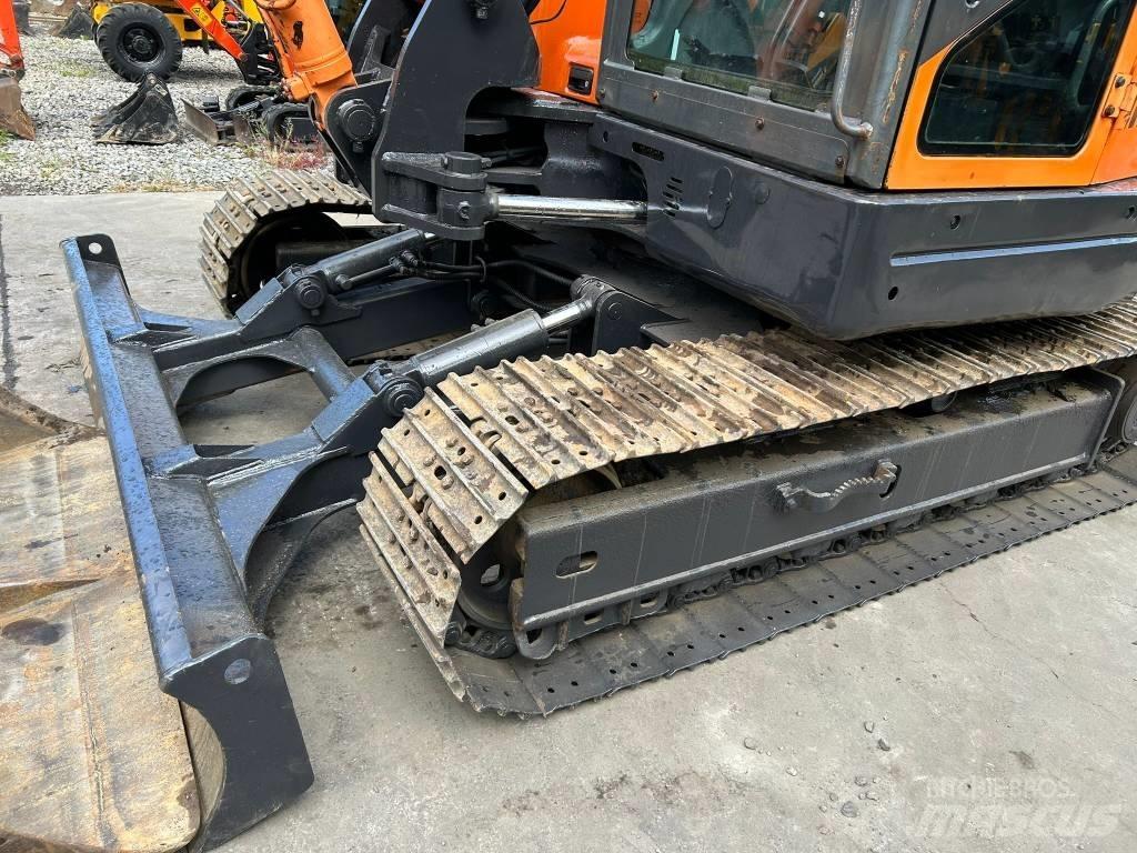 Doosan DX 80 R Midi excavators  7t - 12t
