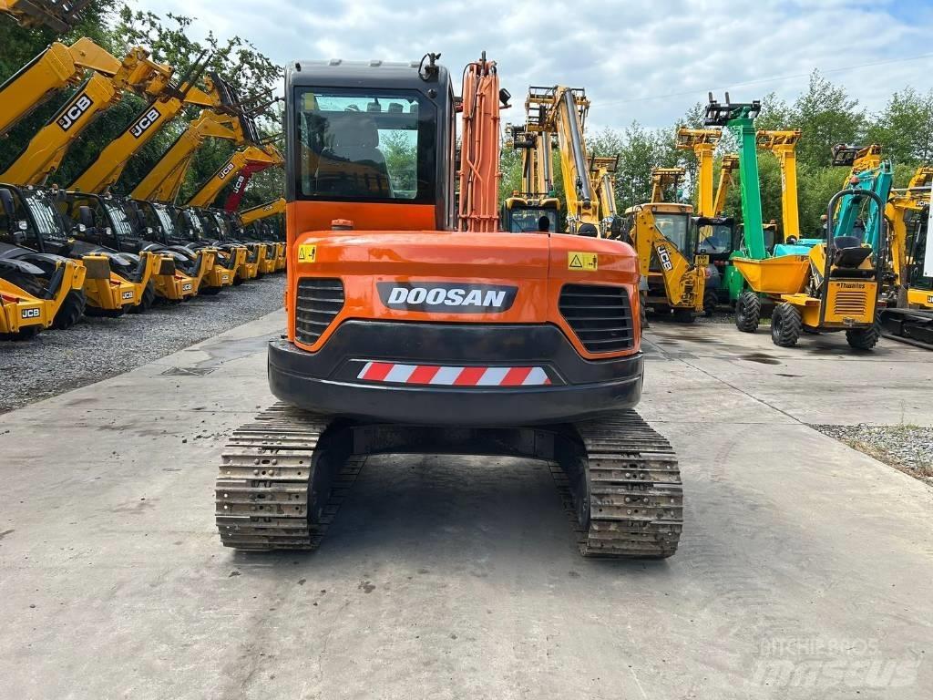 Doosan DX 80 R Midi excavators  7t - 12t