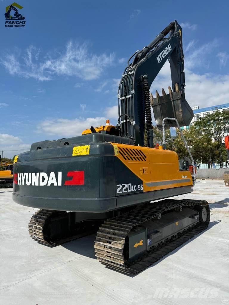Hyundai 220 Midi excavators  7t - 12t