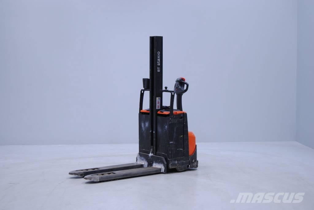 Toyota SWE080L Pedestrian stacker