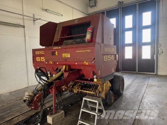 New Holland 654 Round balers