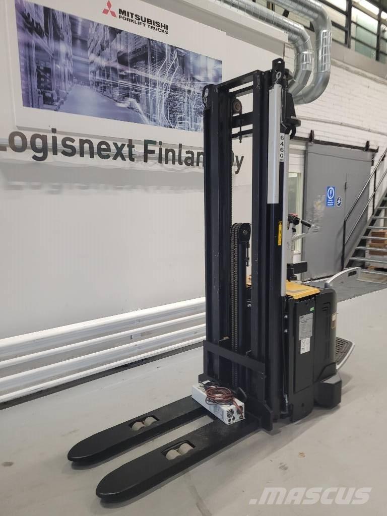 CAT NSV 16N ( MYYTY ) Self propelled stackers