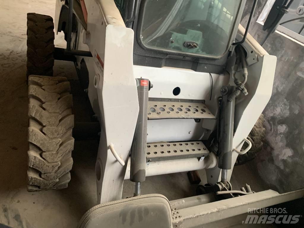 Bobcat S 300 Skid steer loaders