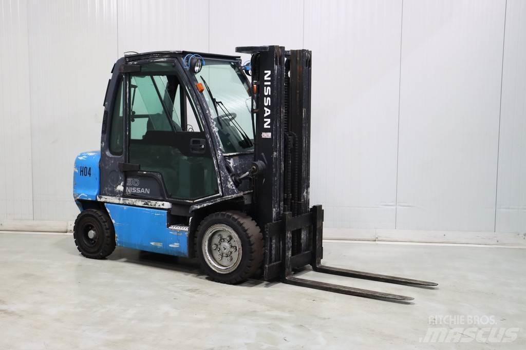 Nissan FGD02A30Q Diesel trucks