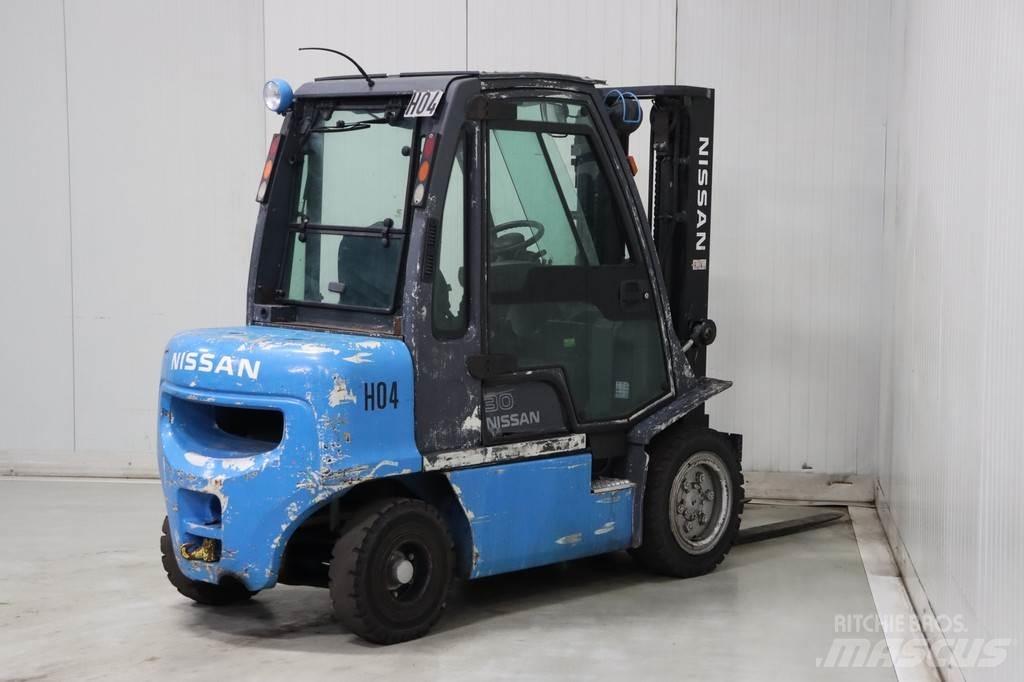 Nissan FGD02A30Q Diesel trucks